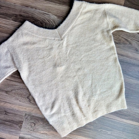 NWT Topshop XS Neutral Fuzzy Sweater V-Neck Lightweight Knit - Picture 11 of 13